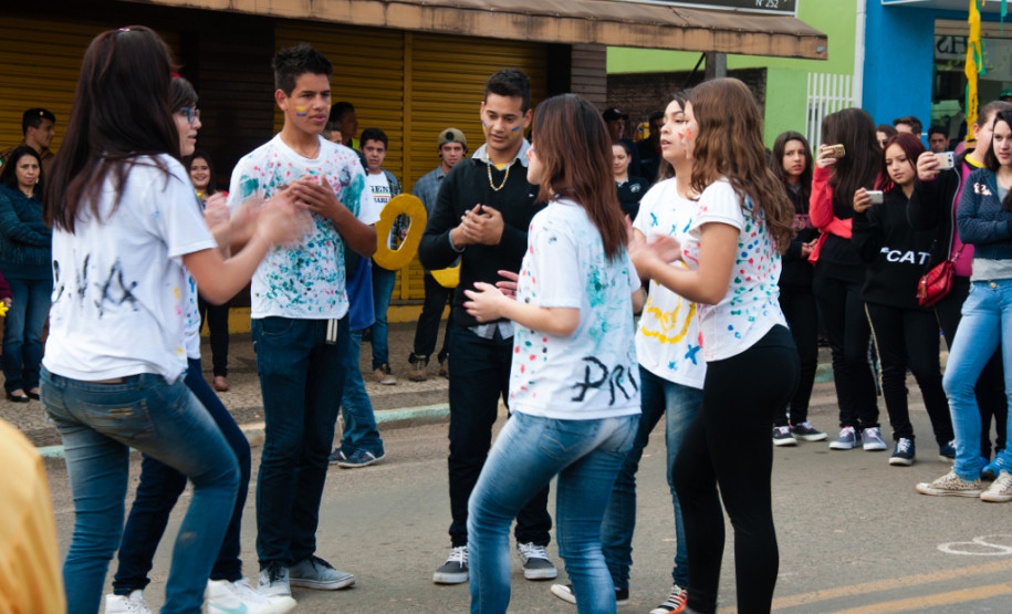 Os moradores do município de Rio Branco do Sul, na Região Metropolitana de Curitiba, comemoram nessa semana o centenário de fundação do Colégio Estadual Maria da Luz Furquim. Fundada em 1914, a escola tornou-se referência para os 30 mil habitantes do município.