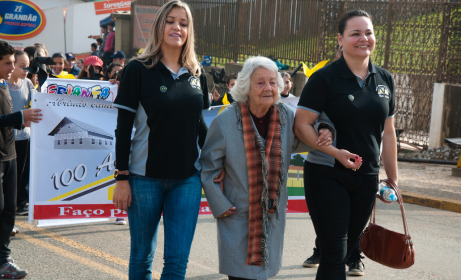Os moradores do município de Rio Branco do Sul, na Região Metropolitana de Curitiba, comemoram nessa semana o centenário de fundação do Colégio Estadual Maria da Luz Furquim. Fundada em 1914, a escola tornou-se referência para os 30 mil habitantes do município.