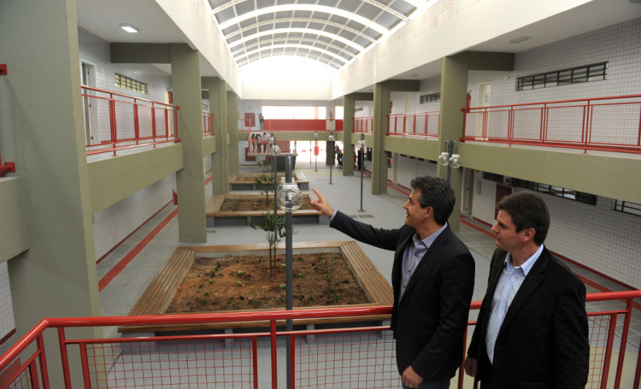 Governador Beto Richa, acompanhado pelo Prefeito Marcio Wosniack, Deputado Francisco Buhrer e demais autoridades, inaugura o Colégio Estadual de Educação Profissionalizante Erotides Angelo Nichele.
Fazenda Rio Grande, 27/06/2014