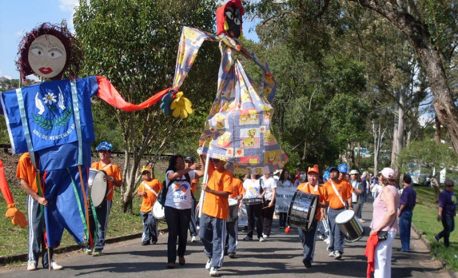 NRE realiza festival de cultura brasileira