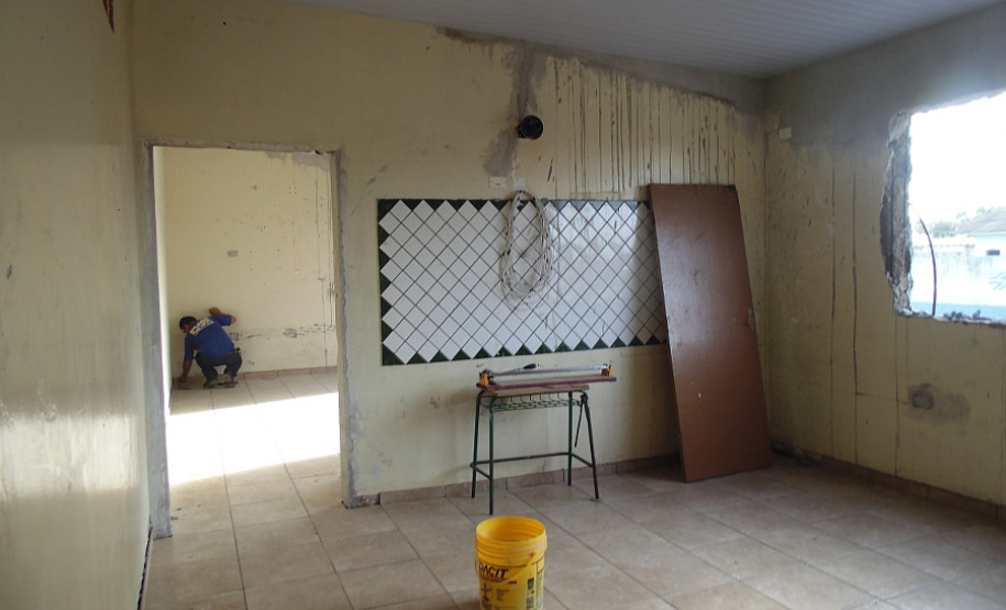 Fundada em 1962, o colégio Inácio de Loyola nunca tinha passado por obras de grande porte e foi necessário um investimento de quase R$ 1 milhão para resolver problemas na cobertura, piso, rede elétrica e hidráulica. Com a obra seguindo para o fim, a previsão é para ficar pronta em setembro, a comunidade comemora.