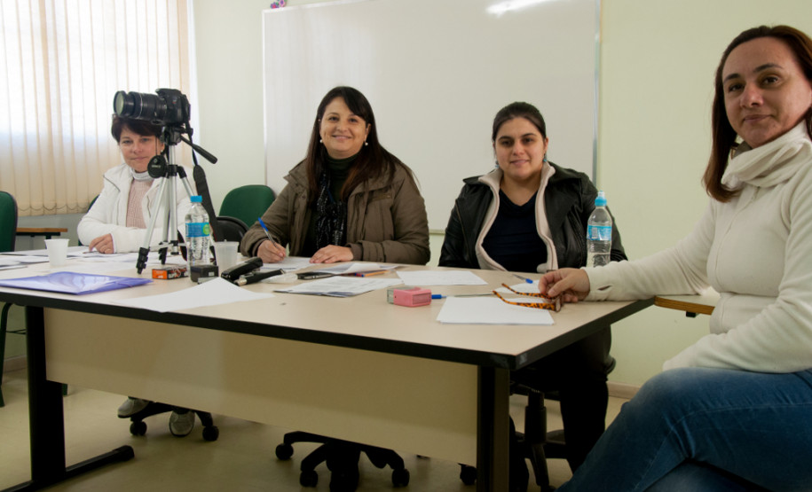 60 tradutores e intérpretes de Língua Brasileira de Sinais (Libras)  participam de banca para atuarem em escolas da rede estadual.