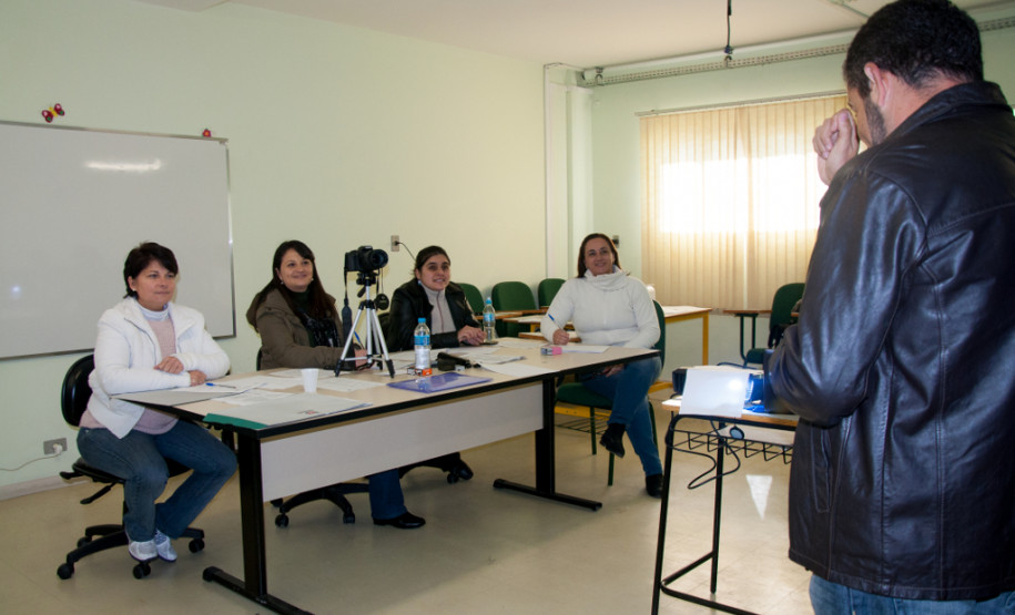 60 tradutores e intérpretes de Língua Brasileira de Sinais (Libras)  participam de banca para atuarem em escolas da rede estadual.