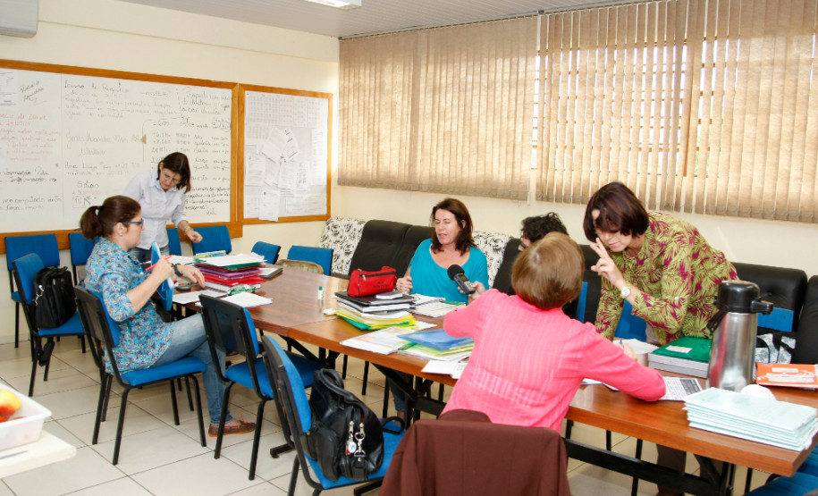 Colégio Estadual Rocha Pombo na cidade de Capanema, professores realizam hora atividade. 13-05-14.