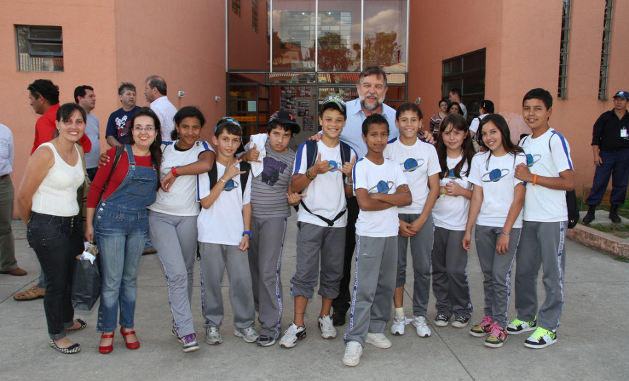 Arns verifica situação física de escolas em Curitiba