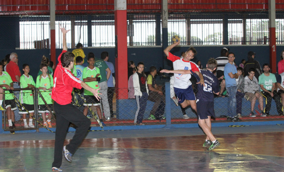 Fase final dos Jogos Escolares começa nesta sexta Até 2 de agosto, cerca de 4.500 atletas de 15 a 17 anos, de 214 municípios paranaenses, disputam as melhores colocações na 61ª edição do JEPs.