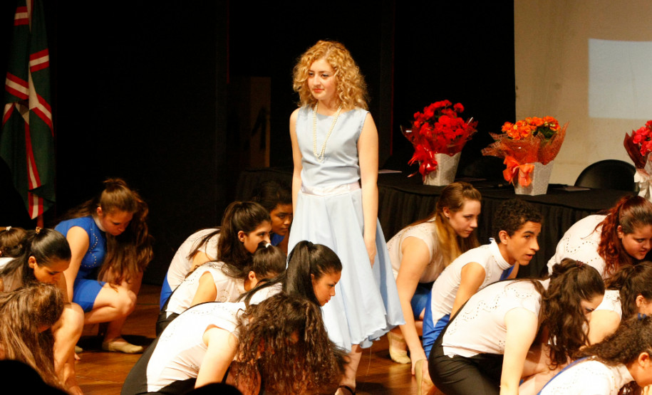 Apresentação do DanCEP homenageando Helena Kolody. 11-06-13