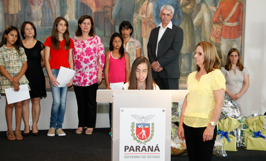 Escolas estaduais podem encaminhar até o dia 1º de setembro os textos selecionados para participar da terceira edição do concurso. Na foto, premiação do concurso realizada em 09/12/13.