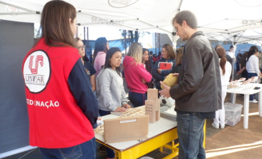 Colégio Estadual São Cristóvão realiza a 6ª Edição da Mostra de Profissões, com participação do Exército e instituições de ensino superior.