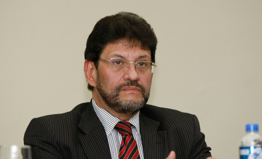 Cerca de 400 pessoas participam nesta semana, em Foz do Iguaçu, do 2º Seminário Estadual de Educação no Sistema Prisional do Paraná. O objetivo é o aprimoramento dos profissionais que atuam com escolarização e qualificação profissional dos presos. 11-08-14.