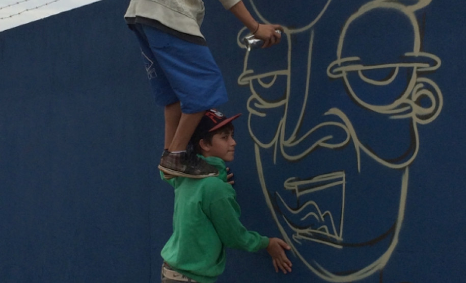 No início do mês, a rotina dos alunos, professores e funcionários do Colégio Estadual Professor Francisco Lima da Silva, em Cascavel, Oeste do Paraná, foi modificada com a realização de várias atividades do projeto Intervenção Cultural. O evento buscou proporcionar para a comunidade escolar o acesso à cultura por meio da música, da dança, do desenho, da reutilização de materiais recicláveis e do esporte.