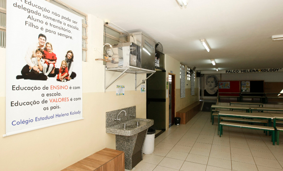 Colégio Estadual Helena Kolody na cidade de Terra Boa. 14-08-14.