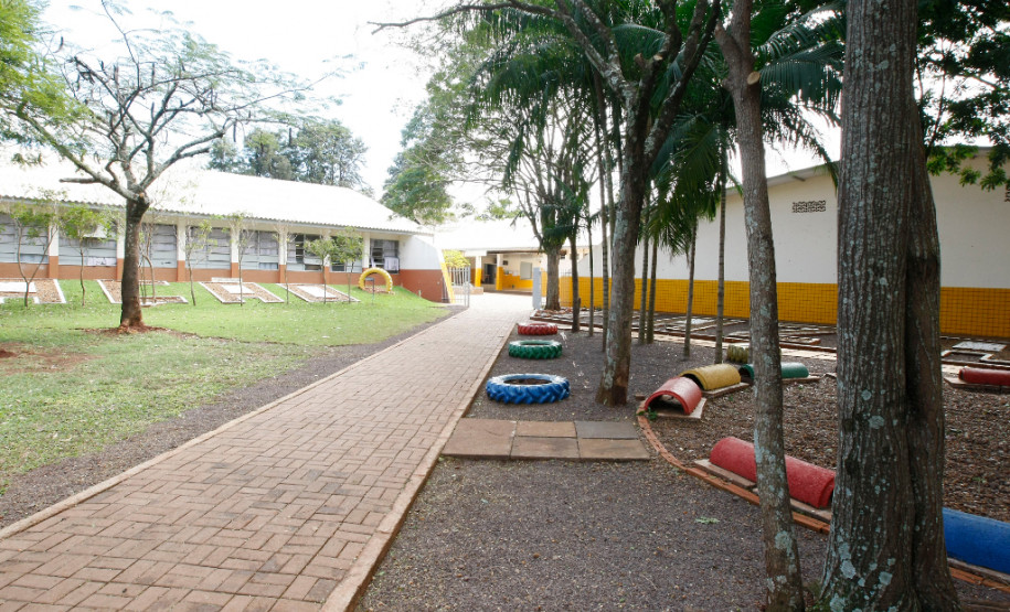 Colégio Estadual Humberto Alencar Castelo Branco na cidade de Jesuítas. 13-08-14.
