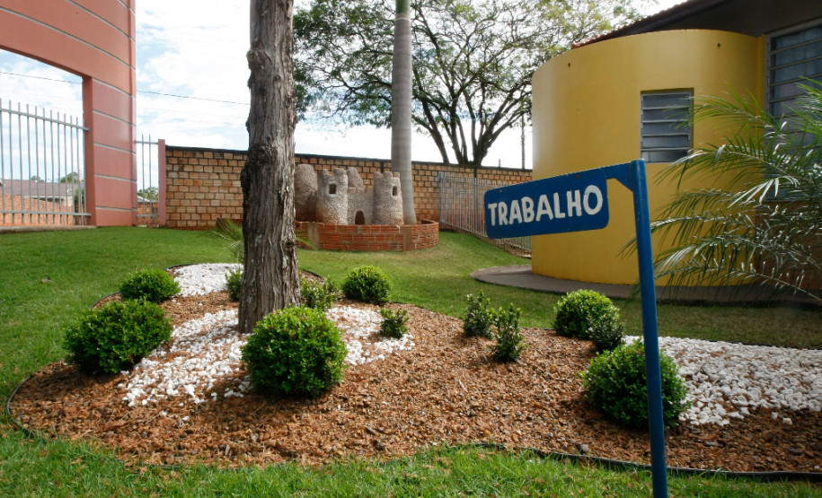 Colégio Estadual Humberto Alencar Castelo Branco na cidade de Jesuítas. 13-08-14.