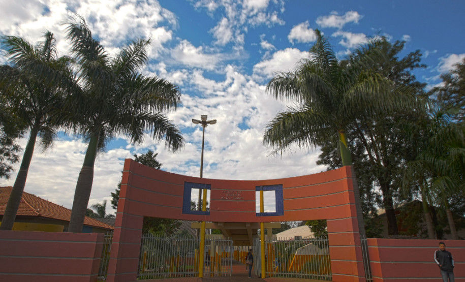 Colégio Estadual Humberto Alencar Castelo Branco na cidade de Jesuítas. 13-08-14.