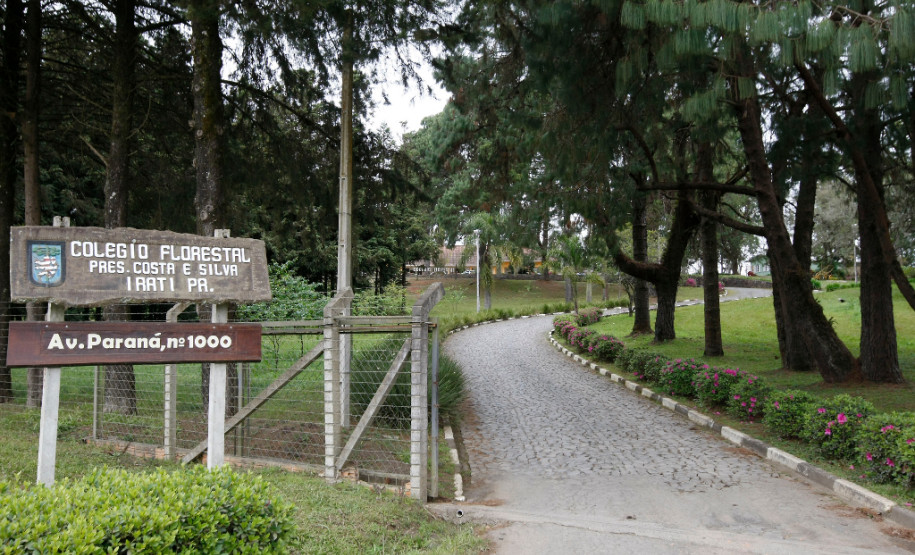 Colégio Florestal exporta técnicos para todo o país O Centro Estadual Florestal de Educação Profissional (Cefep) Presidente Costa e Silva, na cidade de Irati, no Centro-Sul, é o único colégio público do Paraná que oferece o curso técnico em Florestas. A escola completou 40 anos em 2013 e é referência no Brasil na formação de técnicos para trabalhar com florestas. 18-08-14.