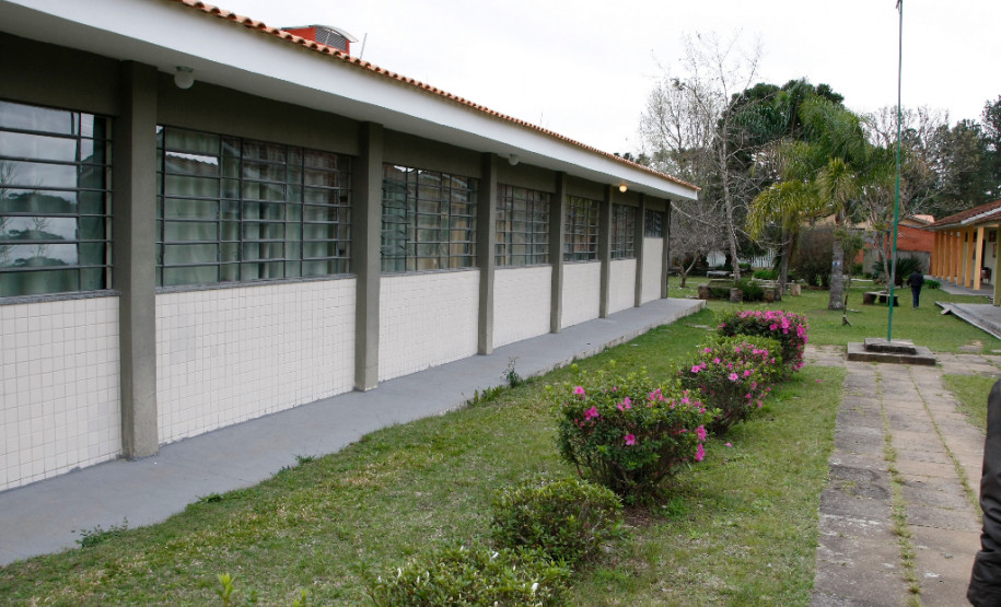 Colégio Florestal exporta técnicos para todo o país O Centro Estadual Florestal de Educação Profissional (Cefep) Presidente Costa e Silva, na cidade de Irati, no Centro-Sul, é o único colégio público do Paraná que oferece o curso técnico em Florestas. A escola completou 40 anos em 2013 e é referência no Brasil na formação de técnicos para trabalhar com florestas. 18-08-14.