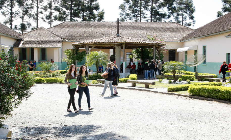 Cidade de Rio Negro, Colegio Agrícola Lysimaco Ferreira da Costa. 09-10-14.