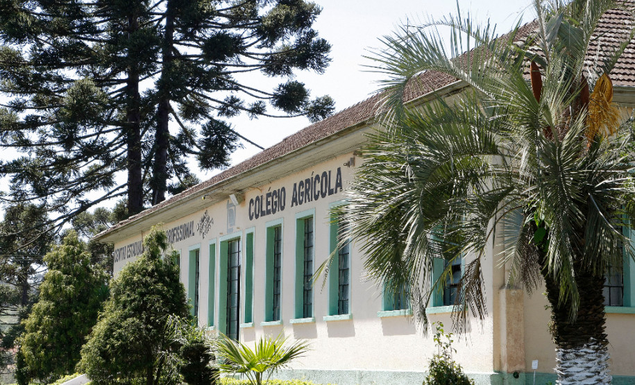 Cidade de Rio Negro, Colegio Agrícola Lysimaco Ferreira da Costa. 09-10-14.