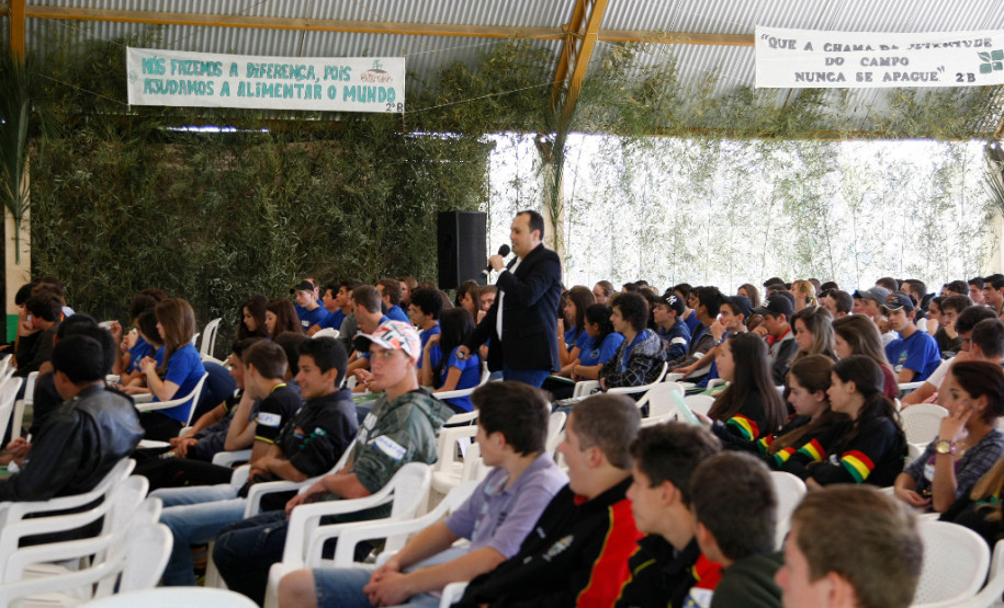 Cidade de Rio Negro, Colegio Agrícola Lysimaco Ferreira da Costa. 09-10-14.
