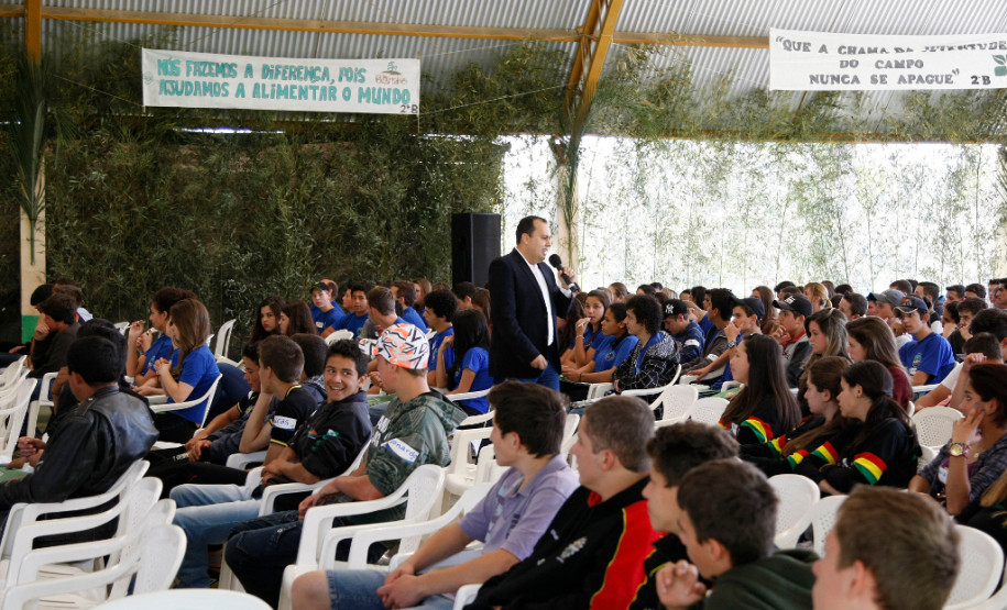 Cidade de Rio Negro, Colegio Agrícola Lysimaco Ferreira da Costa. 09-10-14.