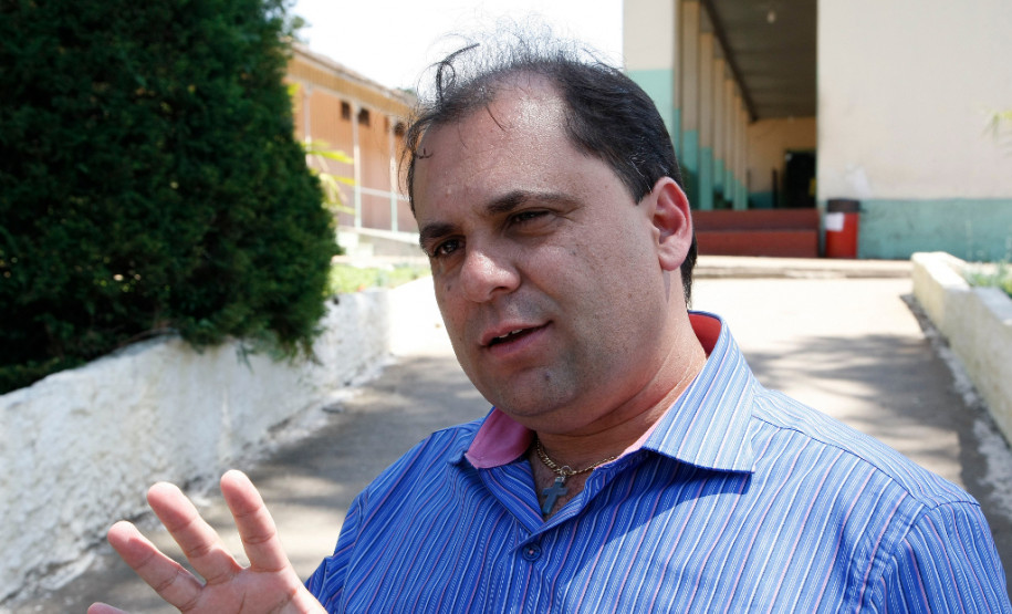 Cidade de Rio Negro, Colegio Agrícola Lysimaco Ferreira da Costa, na foto o diretor Regis Luiz da Silva. 09-10-14.