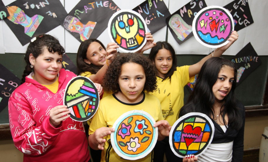 Colégio Estadual Ermelino de Leão, em Curitiba, realiza 2ª Mostra de Arte baseada em Poty Lazarotto. Alunos exibem trabalhos realizados em oficina contraturno.