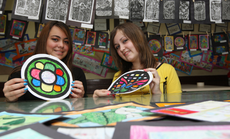 Colégio Estadual Ermelino de Leão, em Curitiba, realiza 2ª Mostra de Arte baseada em Poty Lazarotto. Alunos exibem trabalhos realizados em oficina contraturno.