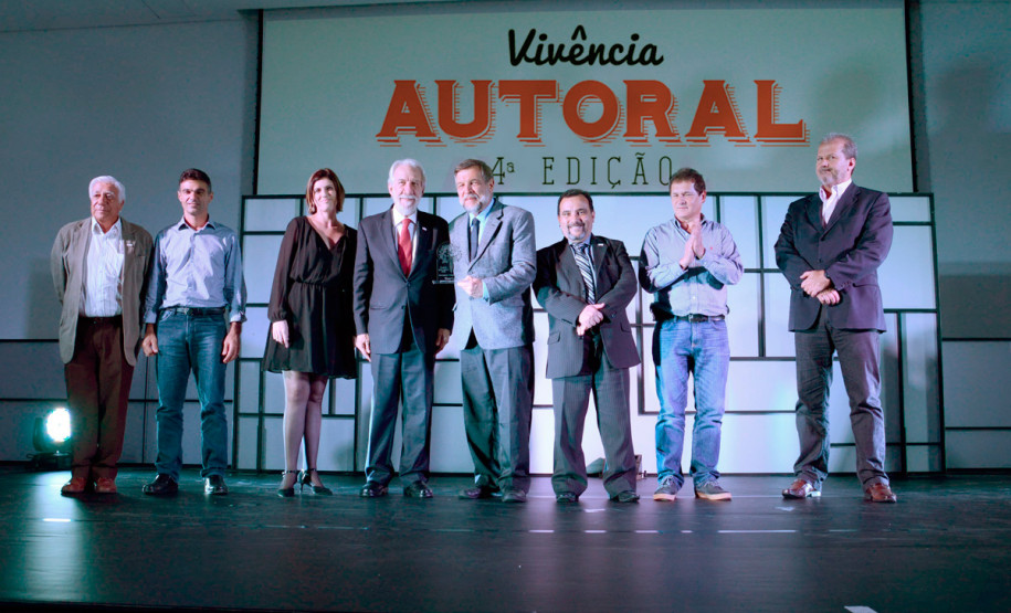 Projeto Vivência Autoral reúne escolas públicas estaduais e municipais para discutir e aprimorar metodologias educacionais.