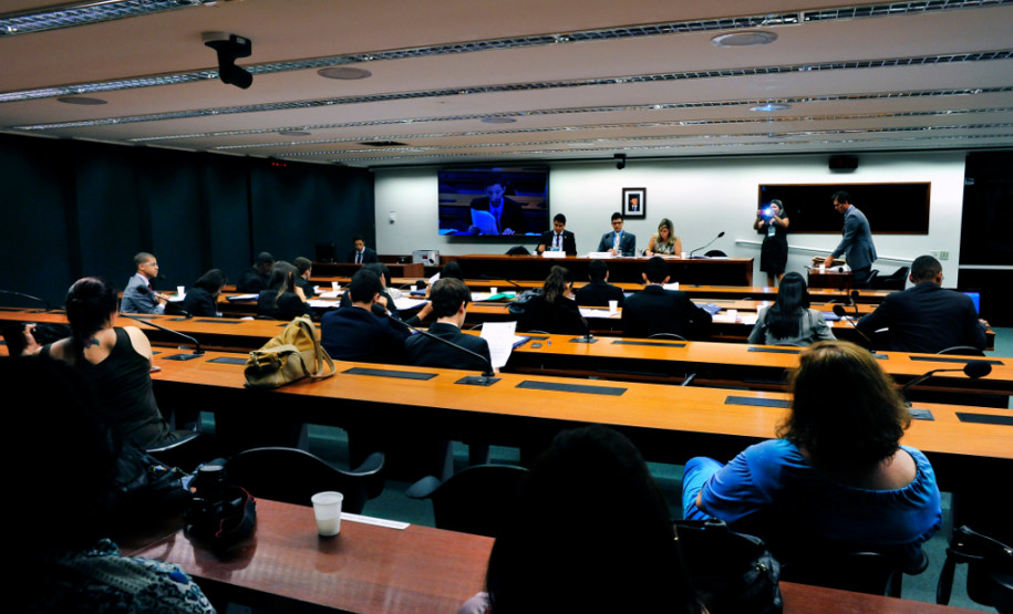 Jhenifer Mezzomo Spagnol participou do Jovem Senador, quando foi escolhida autora da 3ª melhor redação do Brasil, e do Jovem Parlamento, da Câmara Federal.