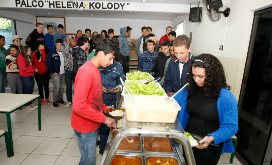 Colegio Estadual Helena Kolody na cidade de Terra Boa. 14-08-14.