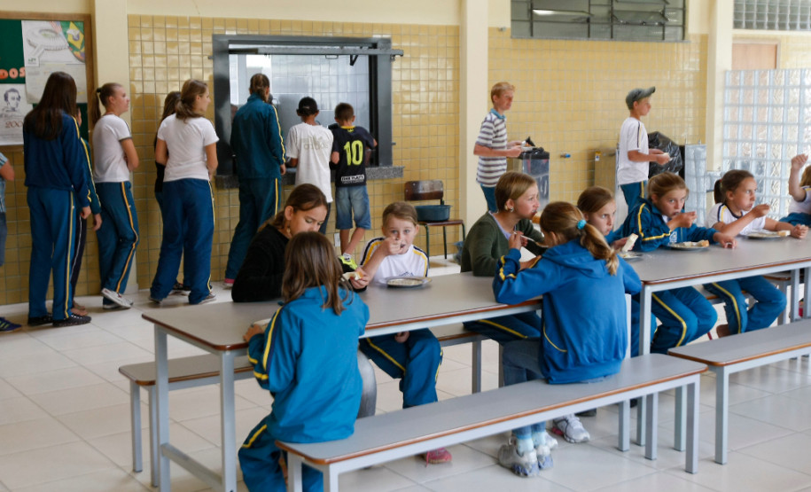 Colégio Estadual José Orestes Preima. 14-03-14.