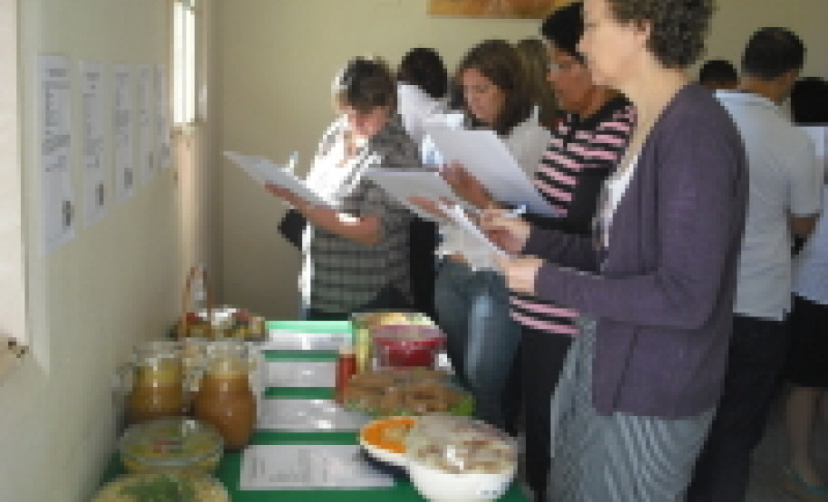 Profissionais da merenda escolar se reúnem para participar de concurso em Goioerê. Valor nutricional, sabor e criatividade foram requisitos analisados.