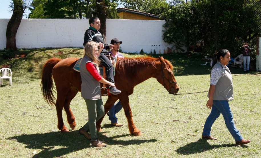 APAE da cidade de California. 25-09-13.