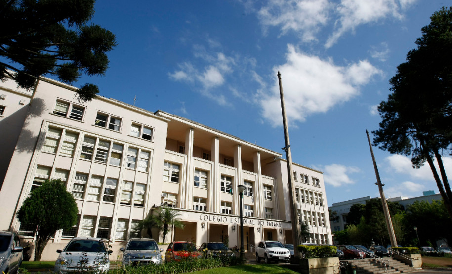 Interessados devem se inscrever para processo classificatório diretamente no Colégio Estadual do Paraná, nos dias 4 a 7 de novembro.