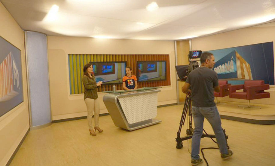 Colégio Estadual Luiz Augusto Morais Rego, de Toledo, visitou estúdios da RPCTV para aprender sobre funcionamento da televisão.