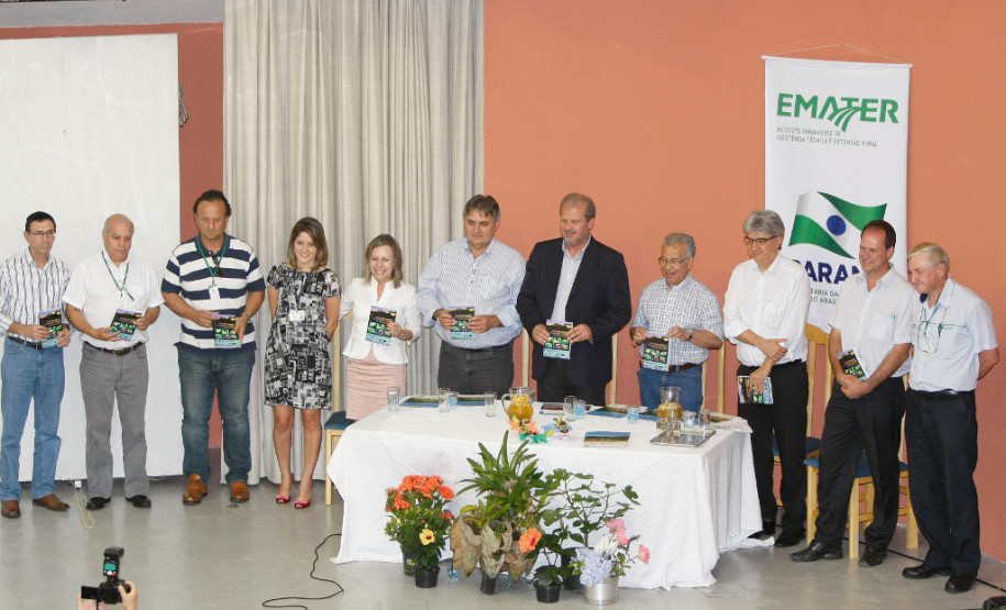 Lançamento do Livro Alimentação Saudavel na EMATER. 28-10-14.