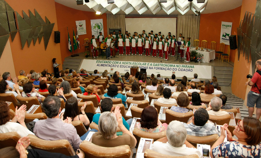 Lançamento do Livro Alimentação Saudavel na EMATER. 28-10-14.