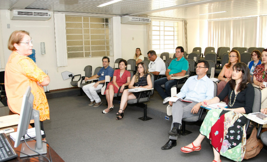 MEC destaca metas do Paraná com ProFuncionário Palestra no auditório da SEED com Tânia Pasqualini, consultora do Ministério da Educação (MEC). 30-10-14.