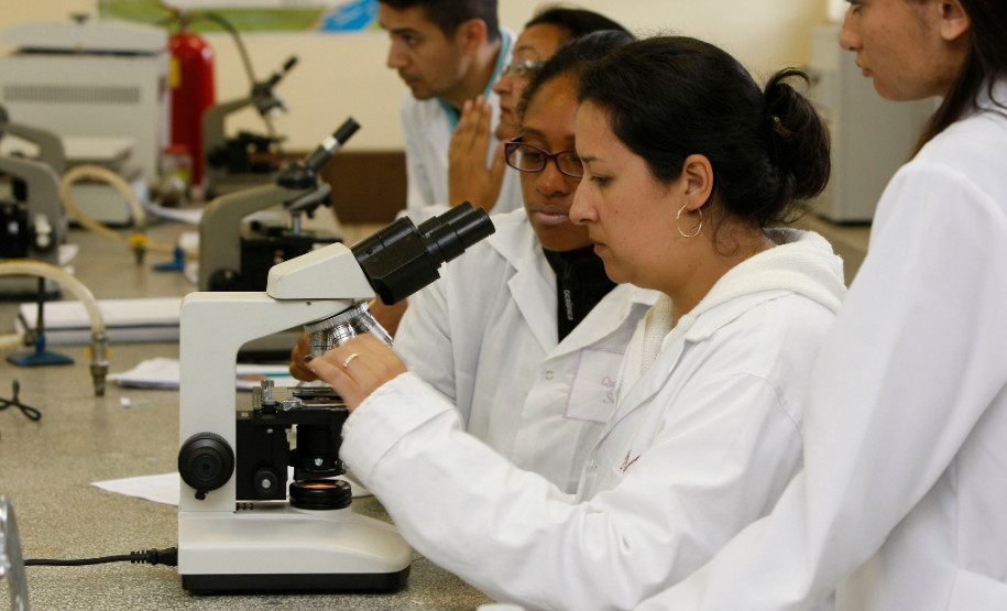 Comunidade poderá conhecer cursos existentes e novidades. São 55 cursos técnicos, em 354 escolas e centros estaduais de 184 municípios paranaenses.
