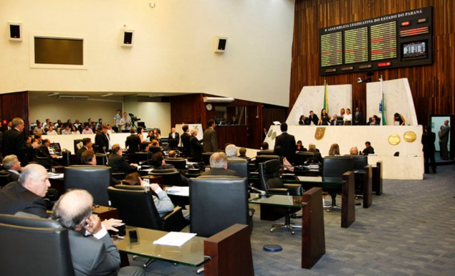 Decisão de alteração da lei, aprovada em plenário na Assembleia Legislativa, atende a solicitação de professores que tiveram um ano letivo (2014) comprometido por vários eventos.