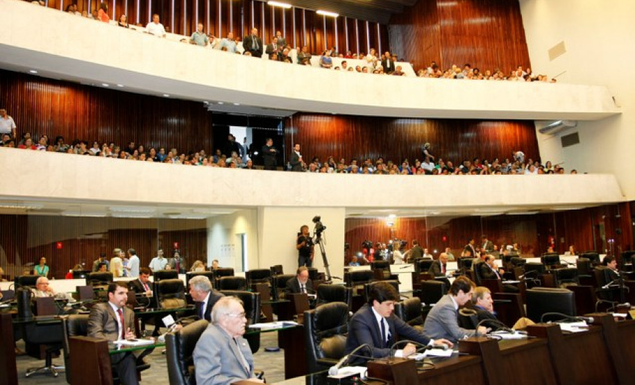 Decisão de alteração da lei, aprovada em plenário na Assembleia Legislativa, atende a solicitação de professores que tiveram um ano letivo (2014) comprometido por vários eventos.