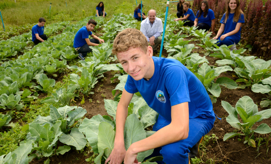 Jonas Zils ,aluno do Colégio Agrícola da Lapa. 06/11/2014.