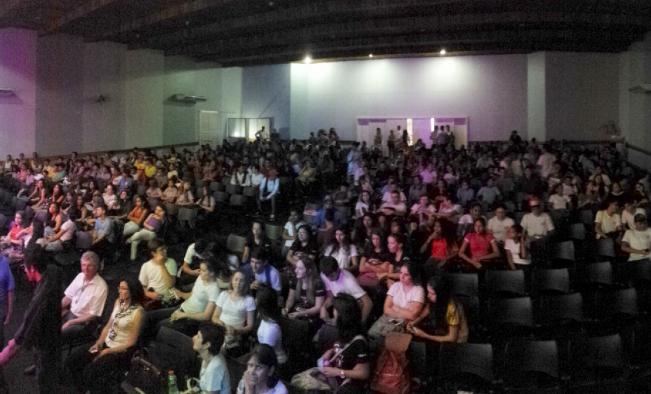 Mais de 250 alunos de 11 escolas da região Noroeste do Estado, que ofertam atividades extras em contraturno ou através do ensino em tempo integral, participaram na tarde dessa sexta-feira (7) do primeiro Festival Regional Artístico e Cultural da Educação Integral, realizado em Ubiratã.