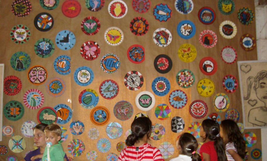 Mostra Folclórica e Festival de Talentos e Arte animam alunos do Colégio Estadual do Lajeado, em São Mateus do Sul.