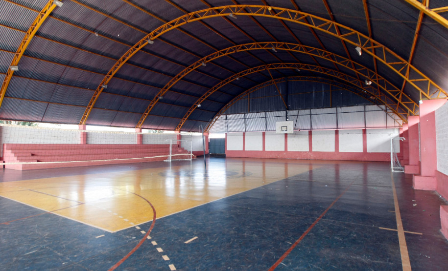 Os treinamentos de handebol feitos no contraturno do Colégio Estadual Olinda Truffa de Carvalho, em Cascavel (Oeste), estão dando bons resultados dentro das quadras e das salas de aula. Nos Jogos Escolares deste ano a escola ficou em 3º lugar na categoria até 14 anos e foi vice-campeã na categoria 17 anos.