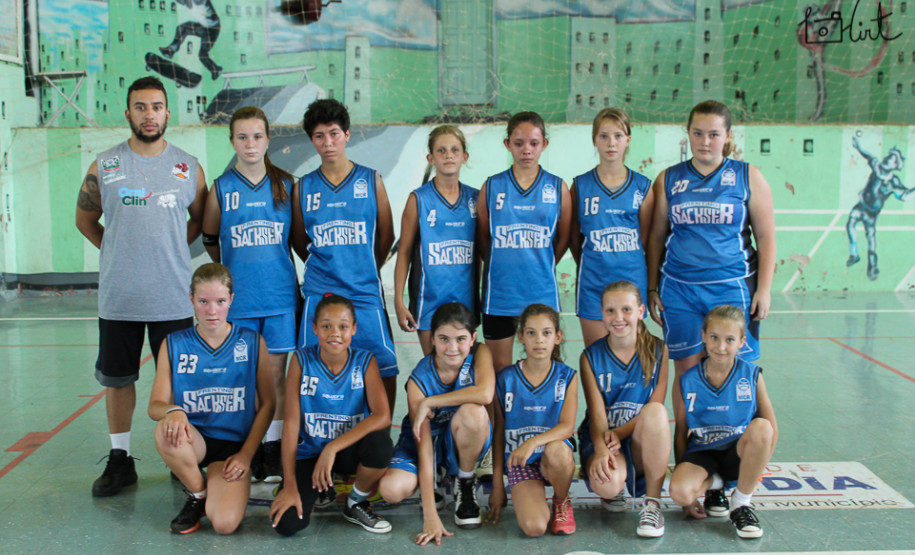 78 alunos participam do projeto Crescendo com o Basquete no Colégio Estadual Frentino Sackser, em Marechal Cândido Rondon