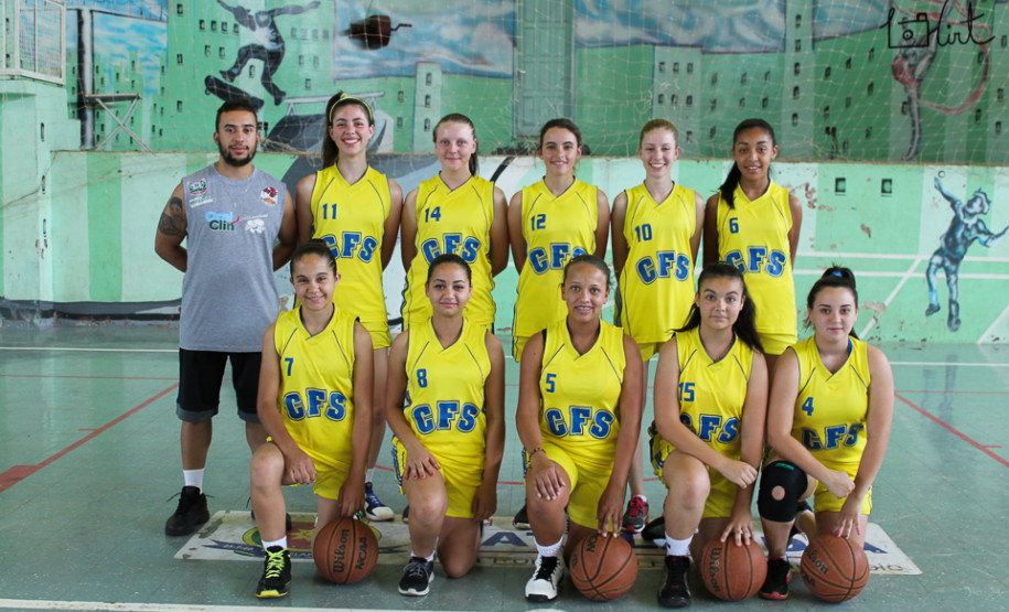 78 alunos participam do projeto Crescendo com o Basquete no Colégio Estadual Frentino Sackser, em Marechal Cândido Rondon