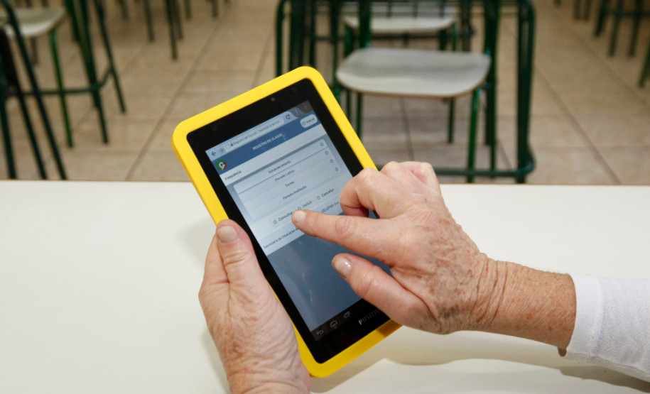 Em parceria com a UFPR, IFPR e UTFPR será realizada no final do mês a Semana de Integração das Tecnologias e Educação Aberta no Paraná. Na foto, tablet educacional.