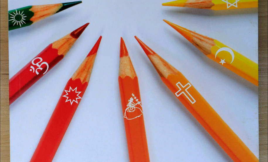 O governador em exercício, Flávio Arns, e o secretário da Educação, Paulo Schmidt, participaram do lançamento do livro "Ensino Religioso: Diversidade Cultural e Religiosa", no Palácio Iguaçu, em Curitiba. 17-11-14.